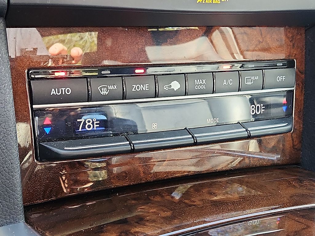 Thumbnail: 2014 Mercedes-Benz E-Class - 16