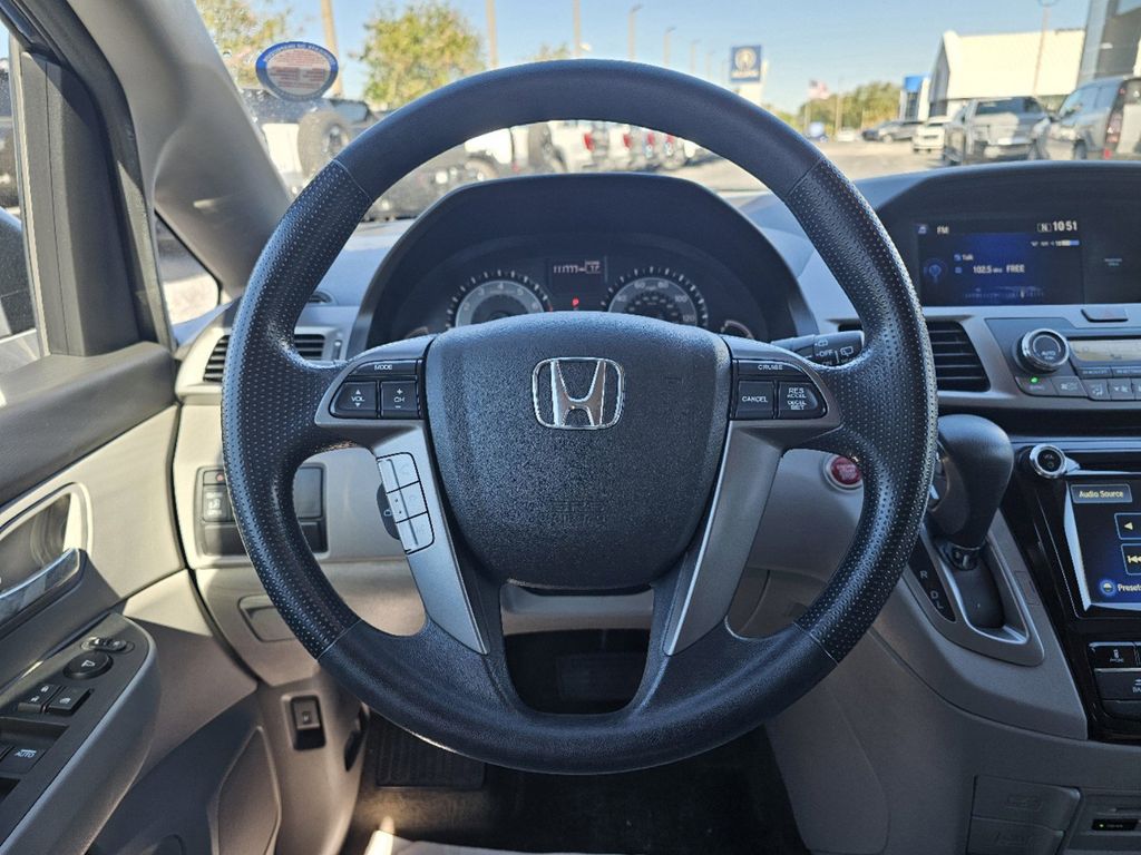 2017 Honda Odyssey SE 13