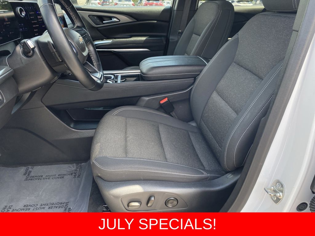 Used 2024 Chevrolet Traverse SUV