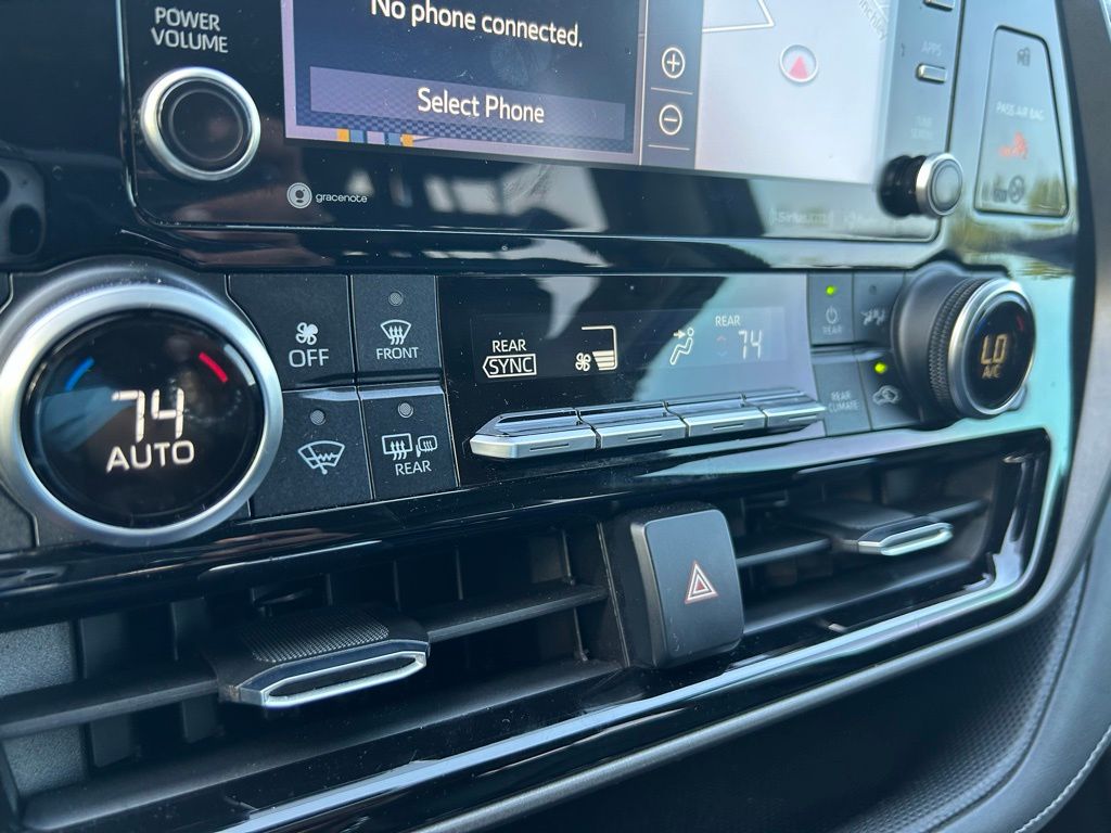 Thumbnail: 2020 Toyota Highlander - 20
