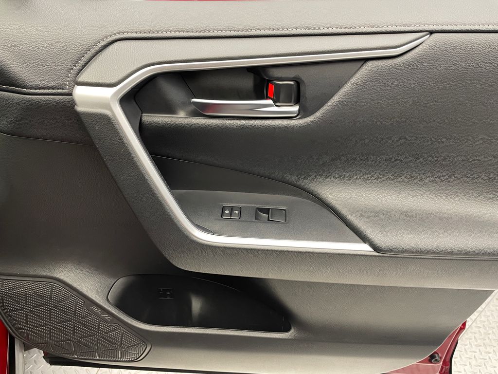 Thumbnail: 2021 Toyota RAV4 - 15