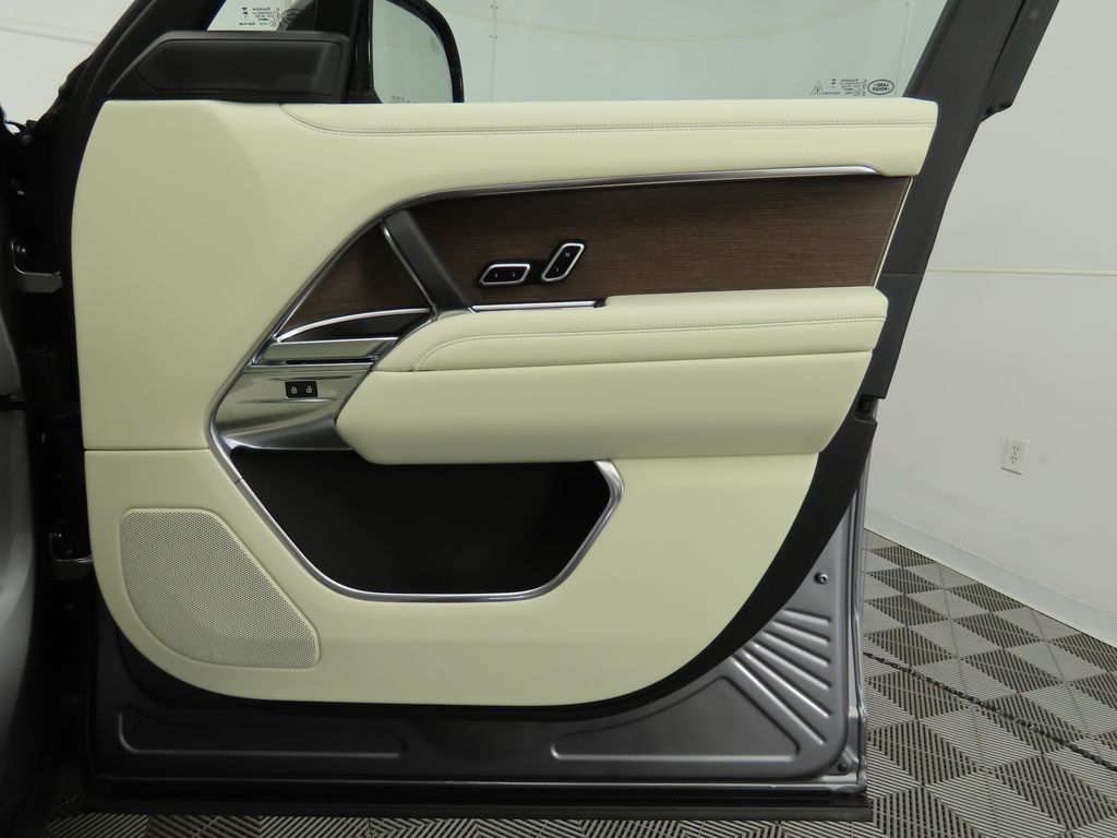 Thumbnail: 2025 Land Rover Range Rover - 27