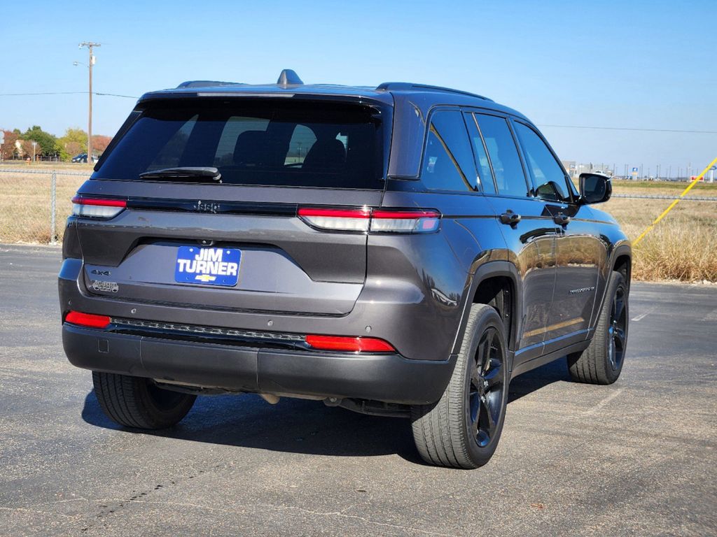 2023 Jeep Grand Cherokee Laredo 5