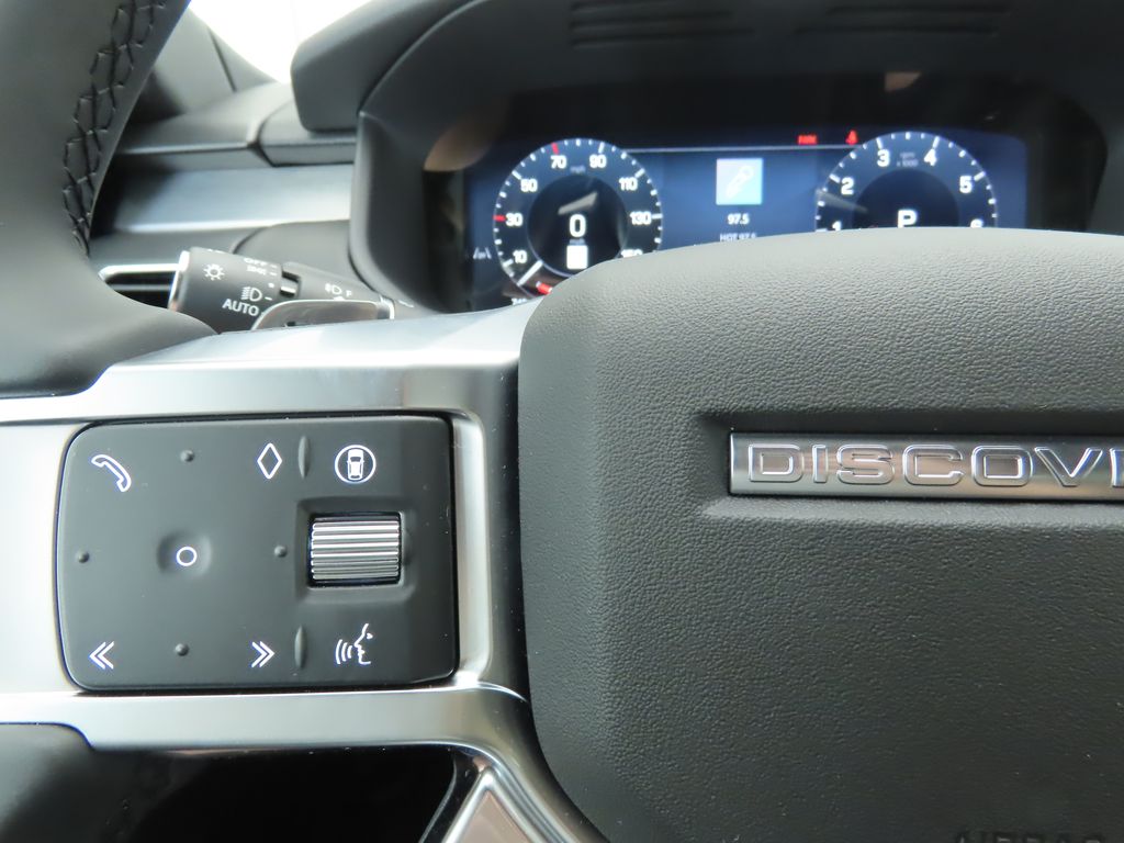 Thumbnail: 2026 Land Rover Discovery - 11