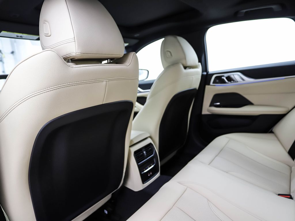 2025 BMW i4 xDrive40 18