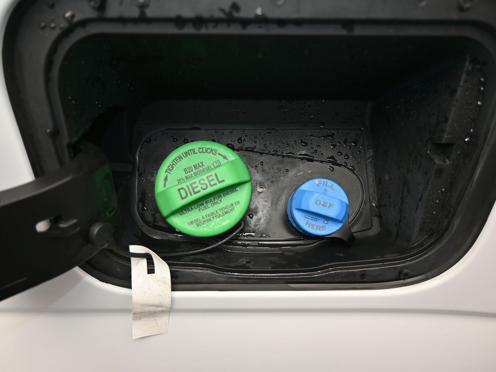 Used 2025 Oxford White Ford XLT image 35