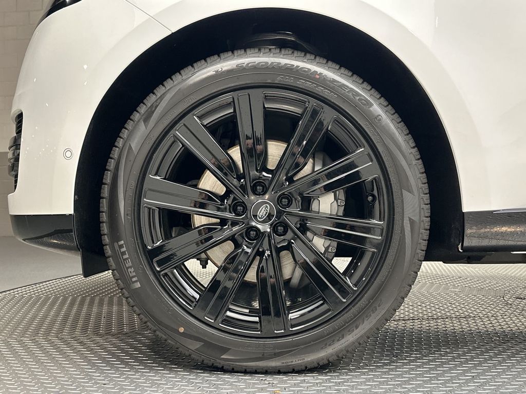 2023 Land Rover Range Rover SE 12