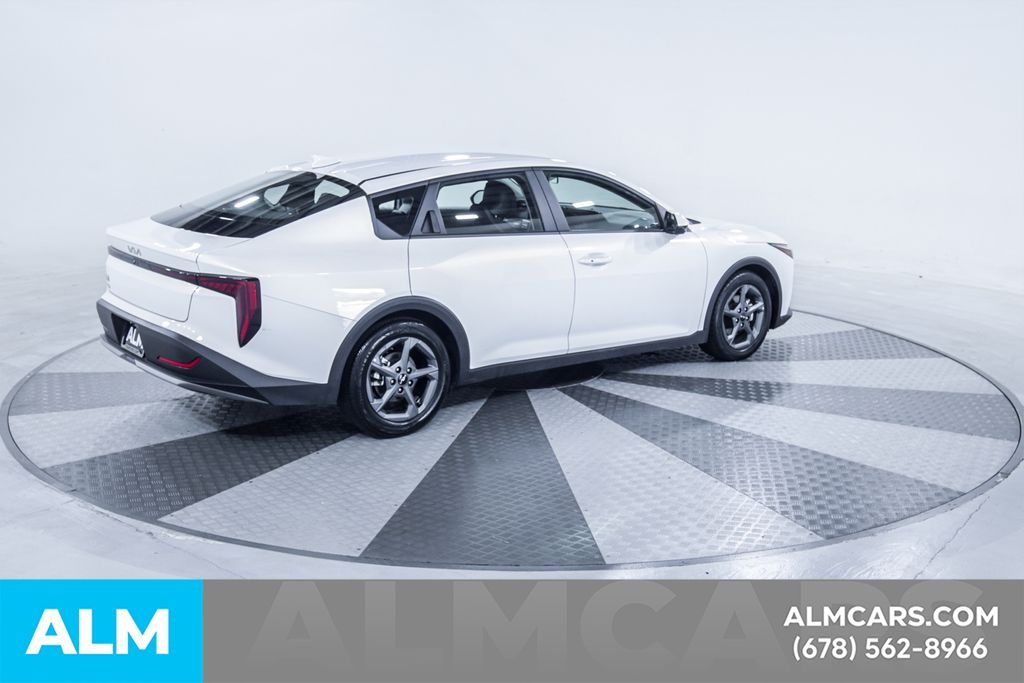 Used 2025 White Kia LXS image 10