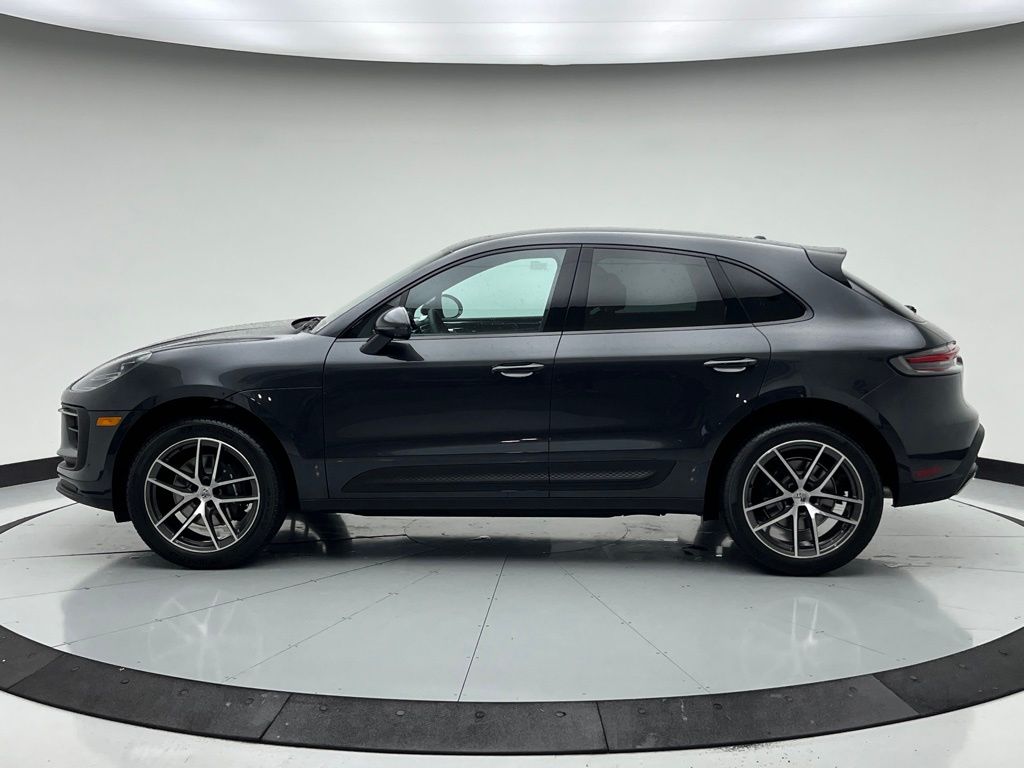 Thumbnail: 2025 Porsche Macan - 10