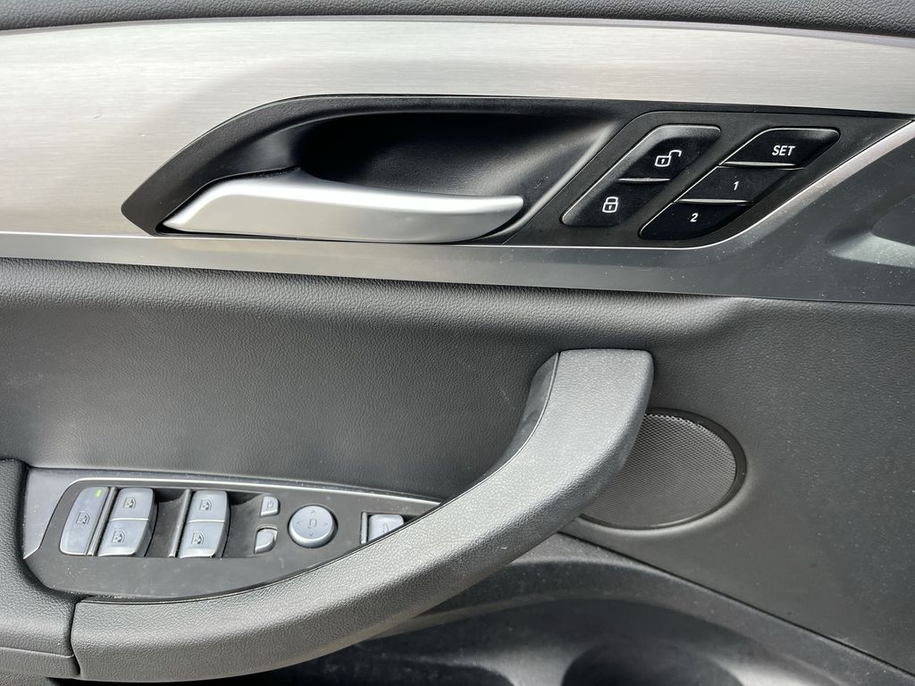 Thumbnail: 2023 BMW X4 - 12