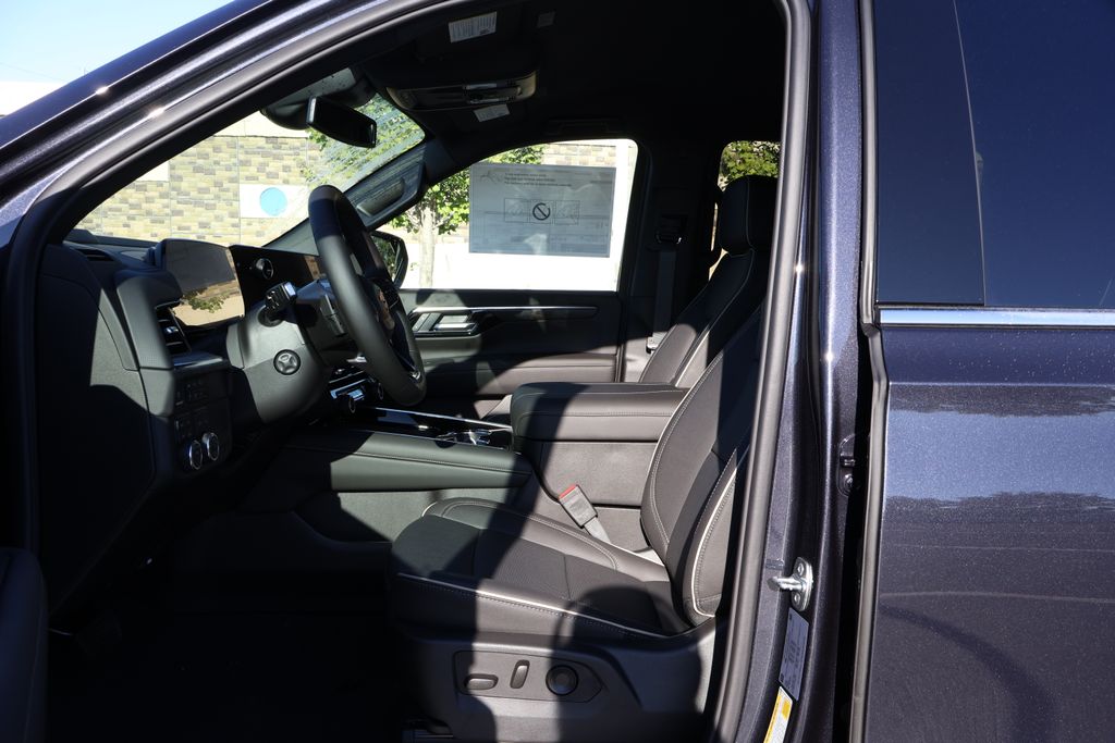 Thumbnail: 2025 Chevrolet Suburban - 15
