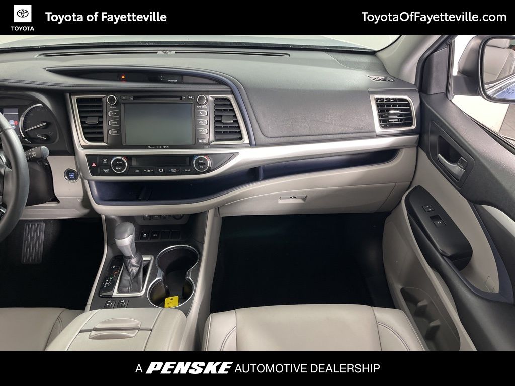 Thumbnail: 2019 Toyota Highlander - 15