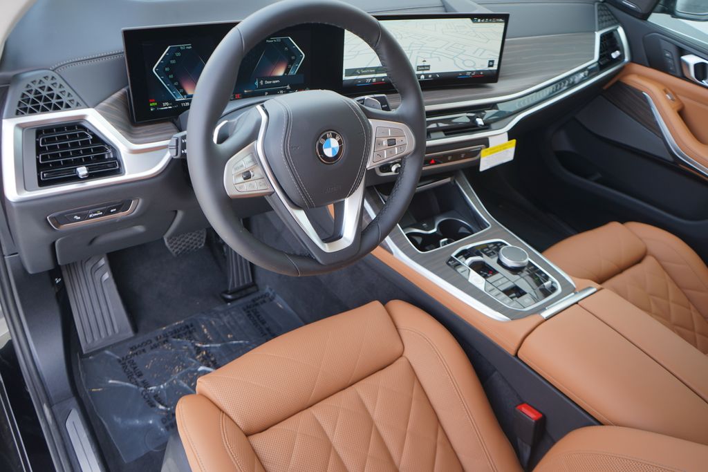 2025 BMW X7 xDrive40i 12