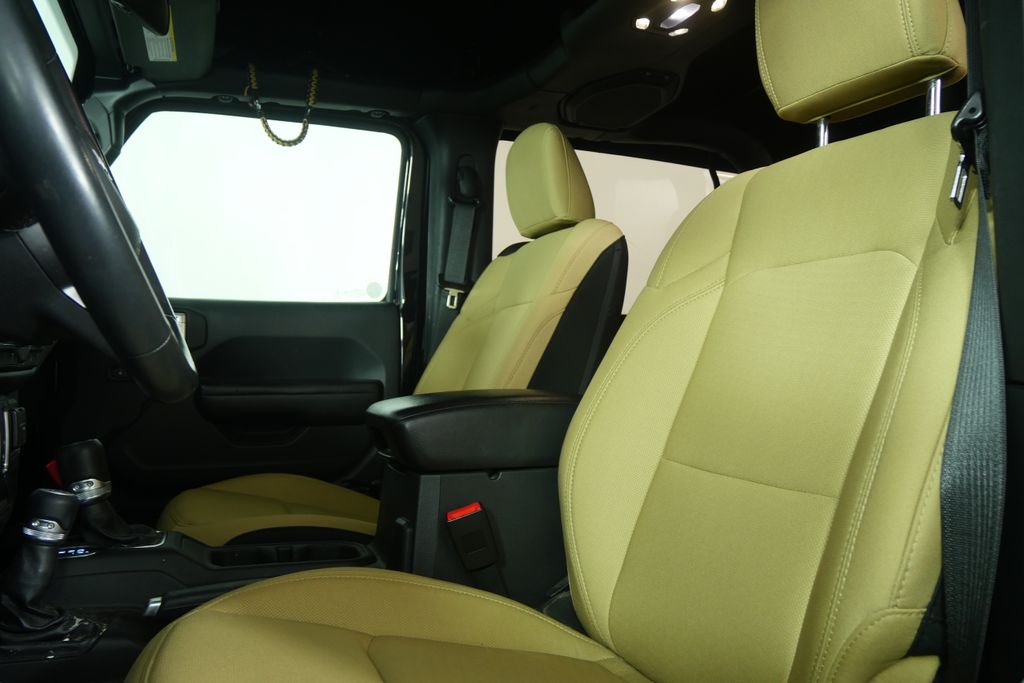 Thumbnail: 2019 Jeep Wrangler - 8