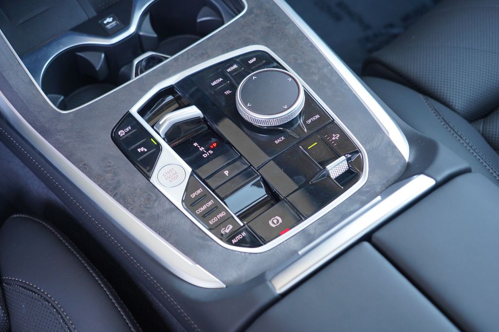Thumbnail: 2027 BMW X7 - 30