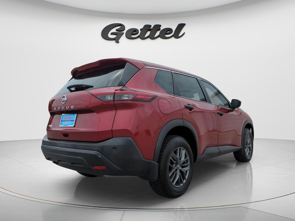Used 2021 Red Nissan S image 5