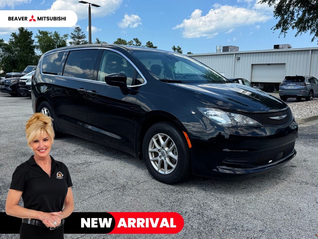2023 Chrysler Voyager LX's photo