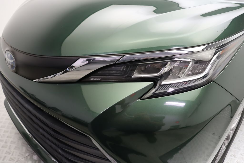 Thumbnail: 2021 Toyota Sienna - 3
