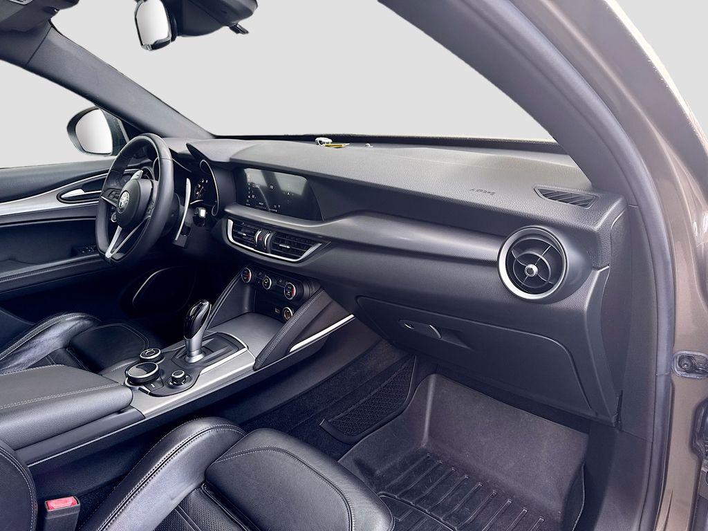 Used 2019  Alfa Romeo Ti image 33