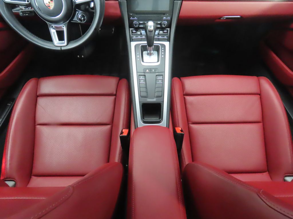 Thumbnail: 2018 Porsche 911 - 17