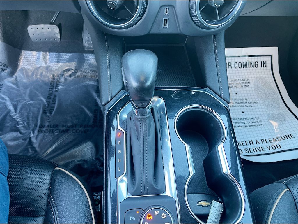 Used 2022 Iridescent Pearl Tricoat Chevrolet Premier image 17