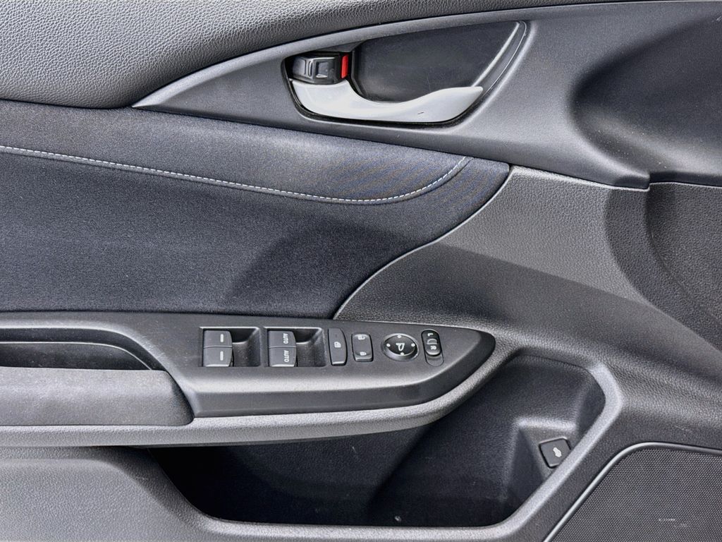 Thumbnail: 2019 Honda Insight - 21