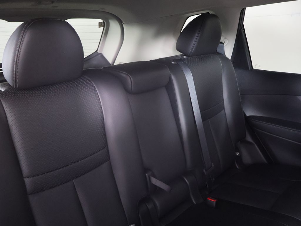 Used 2018 Blue Nissan SL image 32