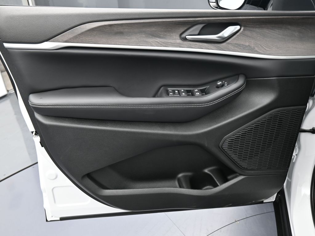 New 2026 Bright White Clearcoat Jeep Laredo image 13