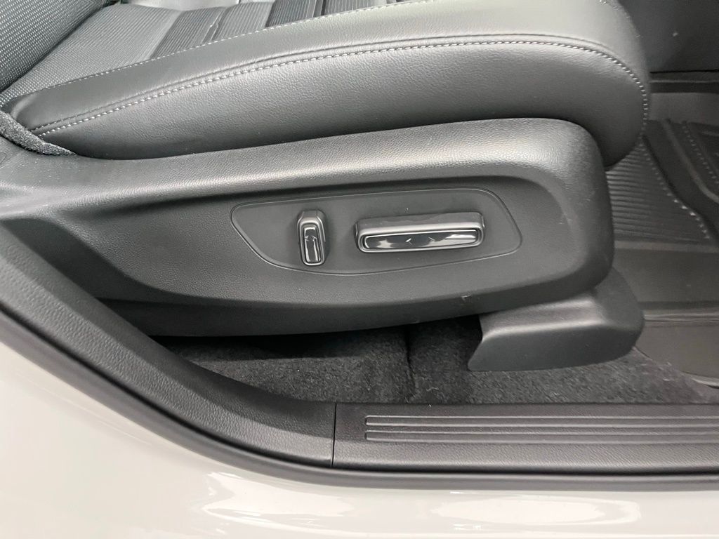 2025 Honda CR-V EX-L 9