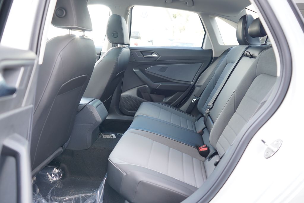 2025 Volkswagen Jetta SE 10