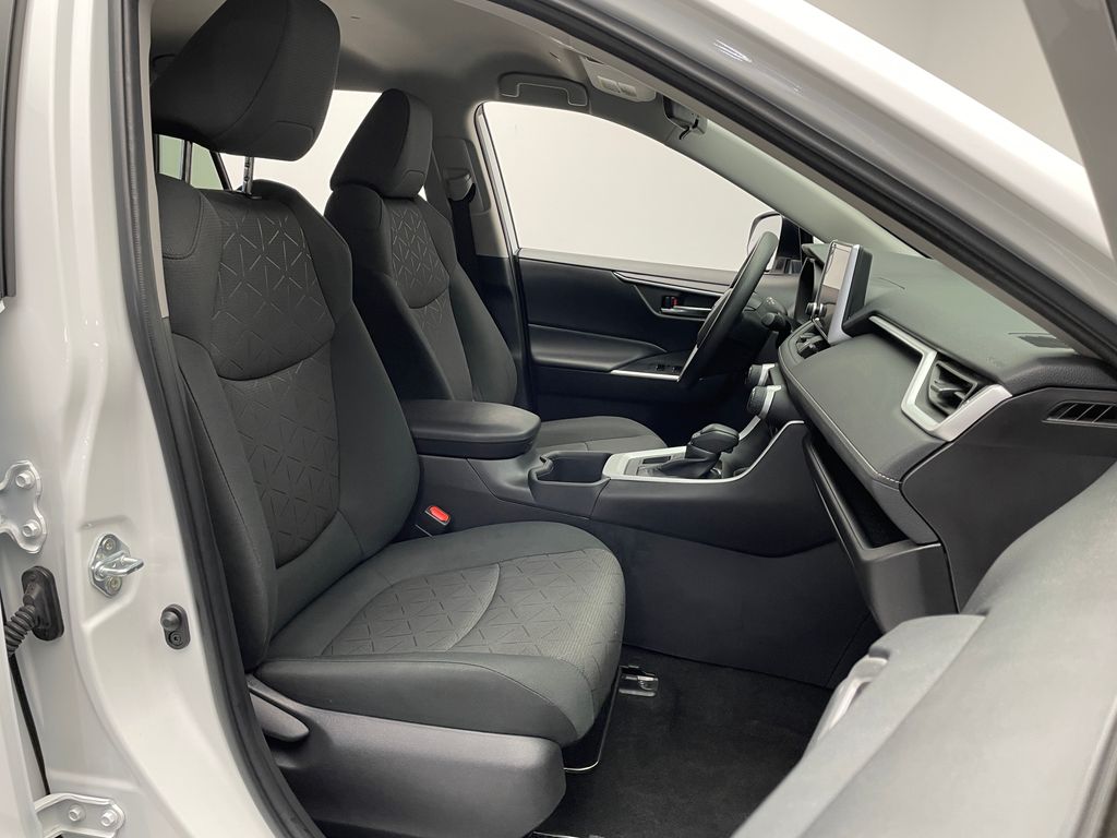 2024 Toyota RAV4 XLE 18