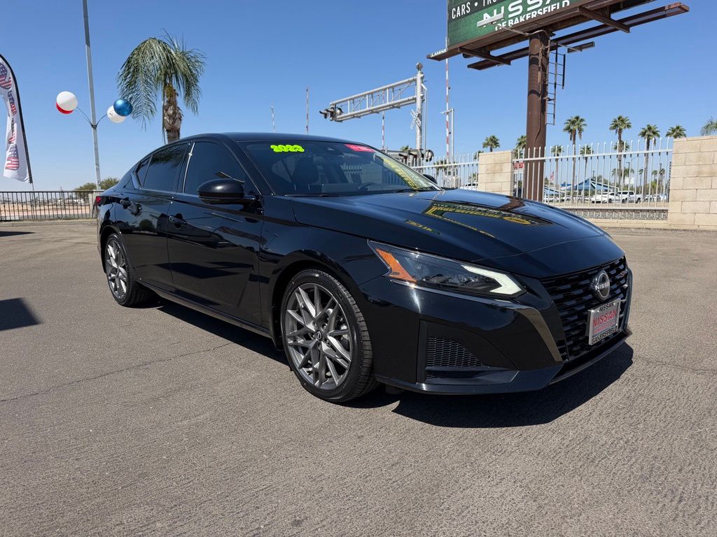2023 Nissan Altima 2.0 SR FWD