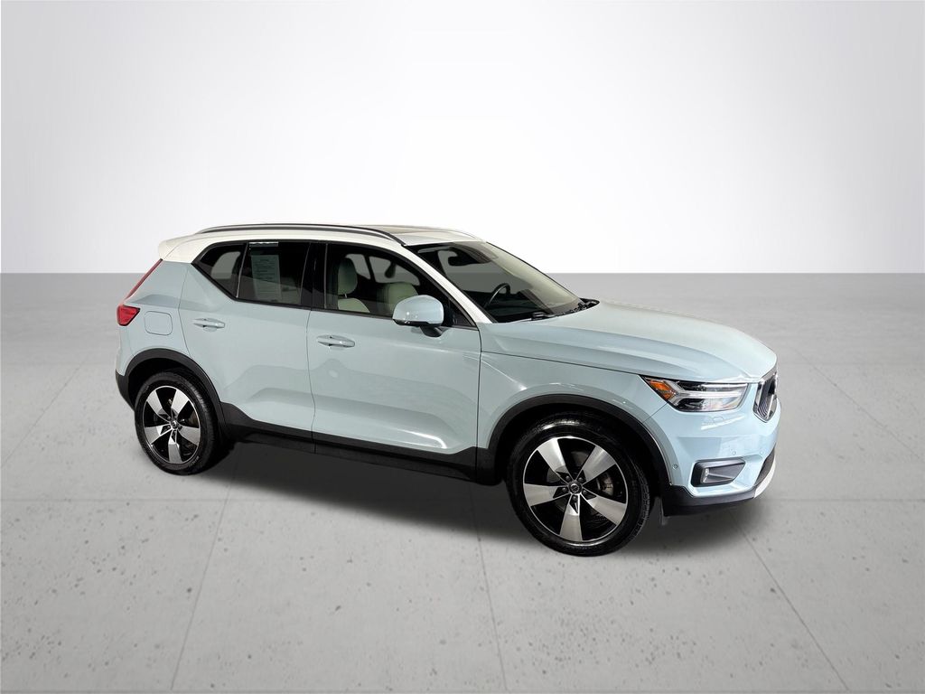 2019 Volvo XC40 Momentum