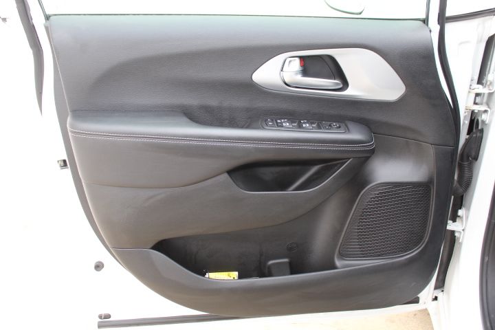 Used Car 2018 Chrysler Pacifica  Touring L Plus For Sale Under $15,000 In Georgetown, Texas