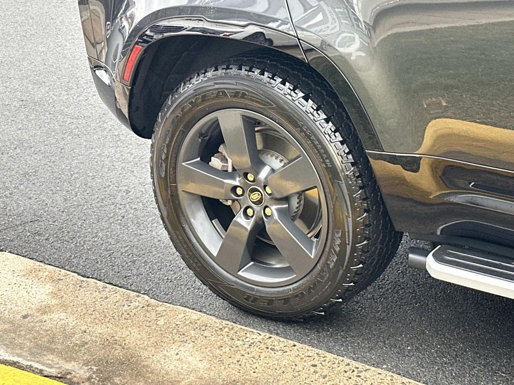 Thumbnail: 2023 Land Rover Defender - 17