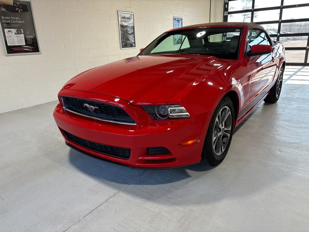 2014 Ford Mustang V6 Premium's photo