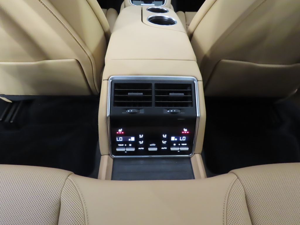 Thumbnail: 2023 Porsche Panamera - 31