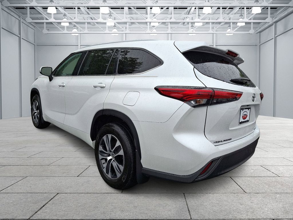2022 Toyota Highlander XLE 6