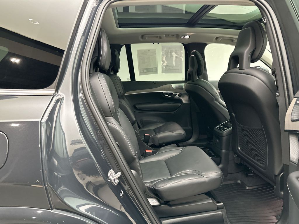Thumbnail: 2022 Volvo XC90 - 19