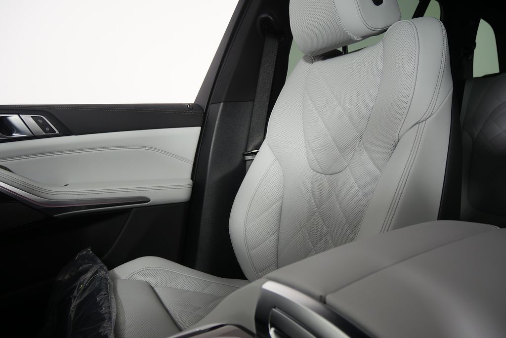 Thumbnail: 2026 BMW X5 - 23