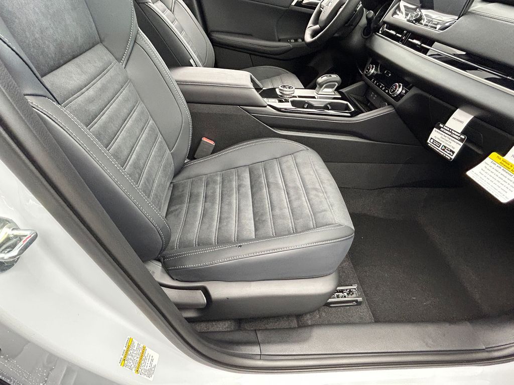 New 2026 White / Black Mitsubishi Trail Edition image 41