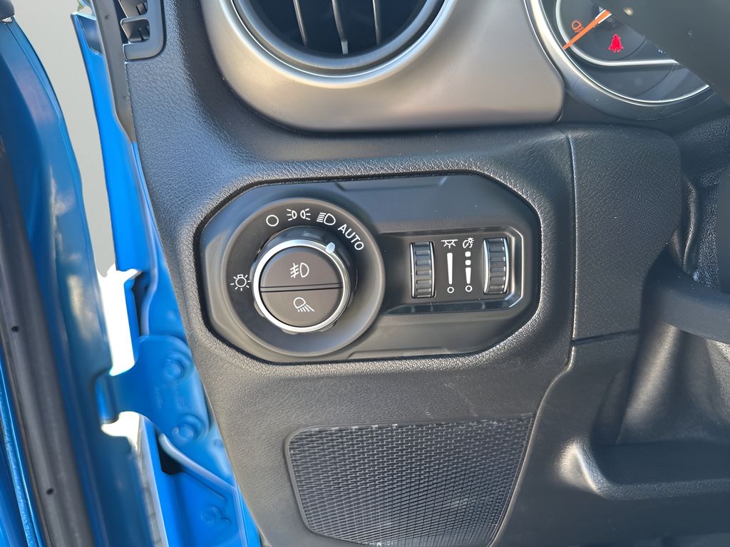 Used Car 2021 Jeep Gladiator  Sport For Sale Under $35,000 In Austin, Texas