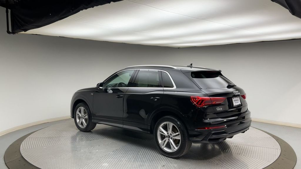 Thumbnail: 2021 Audi Q3 - 4