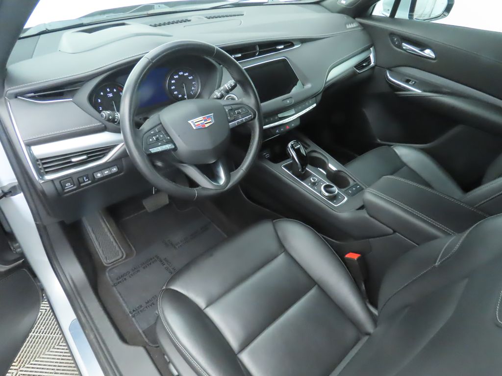 Thumbnail: 2022 Cadillac XT4 - 9