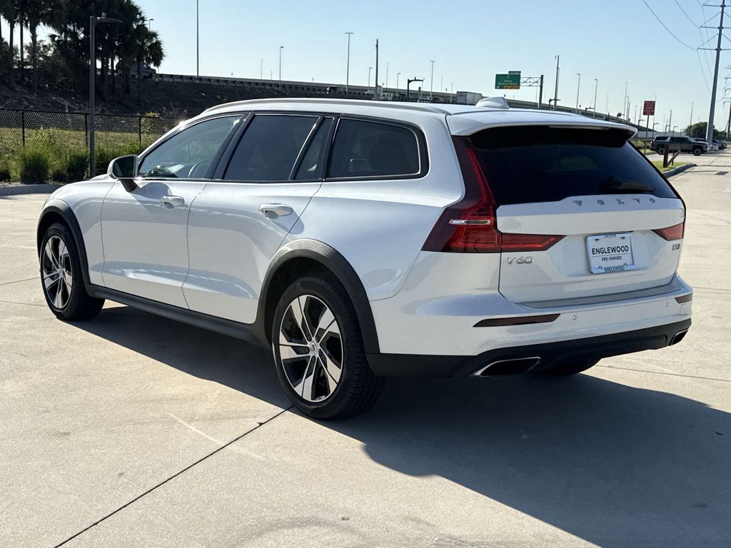 Thumbnail: 2022 Volvo S60 - 10