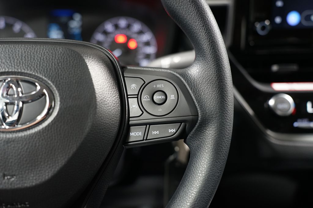 2025 Toyota Corolla LE 13