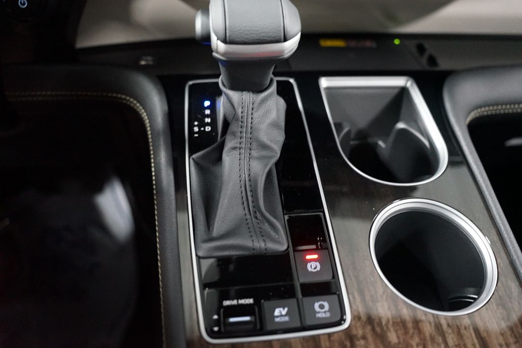 Thumbnail: 2025 Toyota Sienna - 23