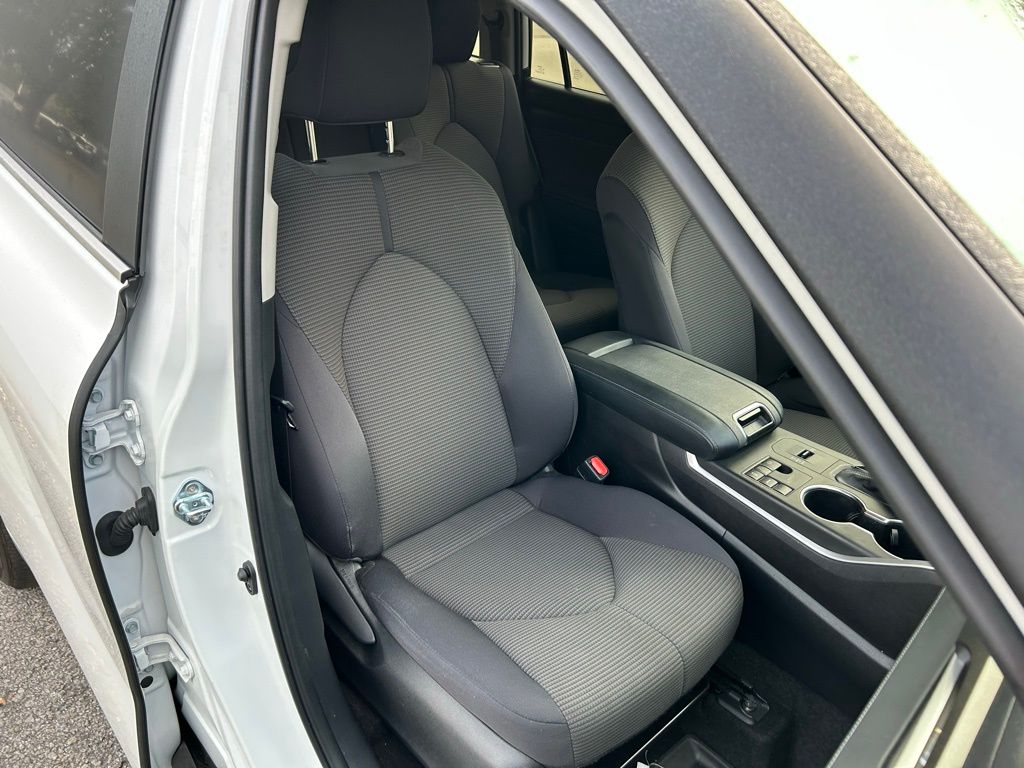 Thumbnail: 2024 Toyota Highlander - 16