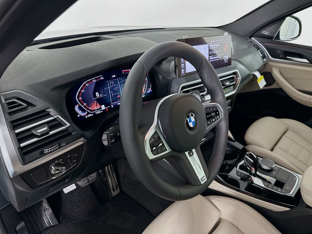 Thumbnail: 2025 BMW X4 - 9