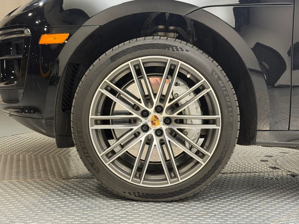 Thumbnail: 2021 Porsche Macan - 5